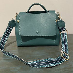 UNBRANDED MINIMALIST WOMEN'S CROSSBODY BAG WITH CAMERA STRAP HANDLE